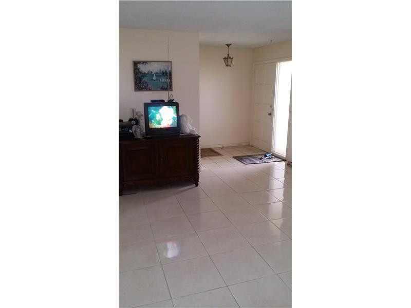 6806 Rio Pinar Pompano Beach, FL 33068 - Photo 6 of 16 Living Room.