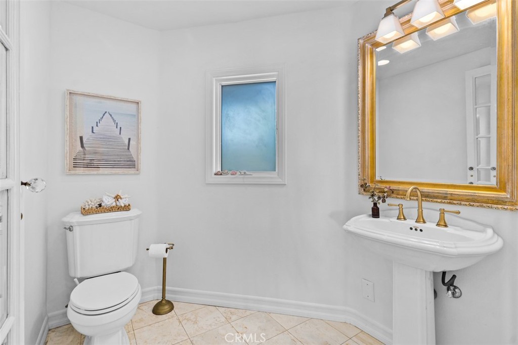 22691 Allview Terrace Laguna Beach, CA 92651 - Photo 38 of 51 powder bathroom