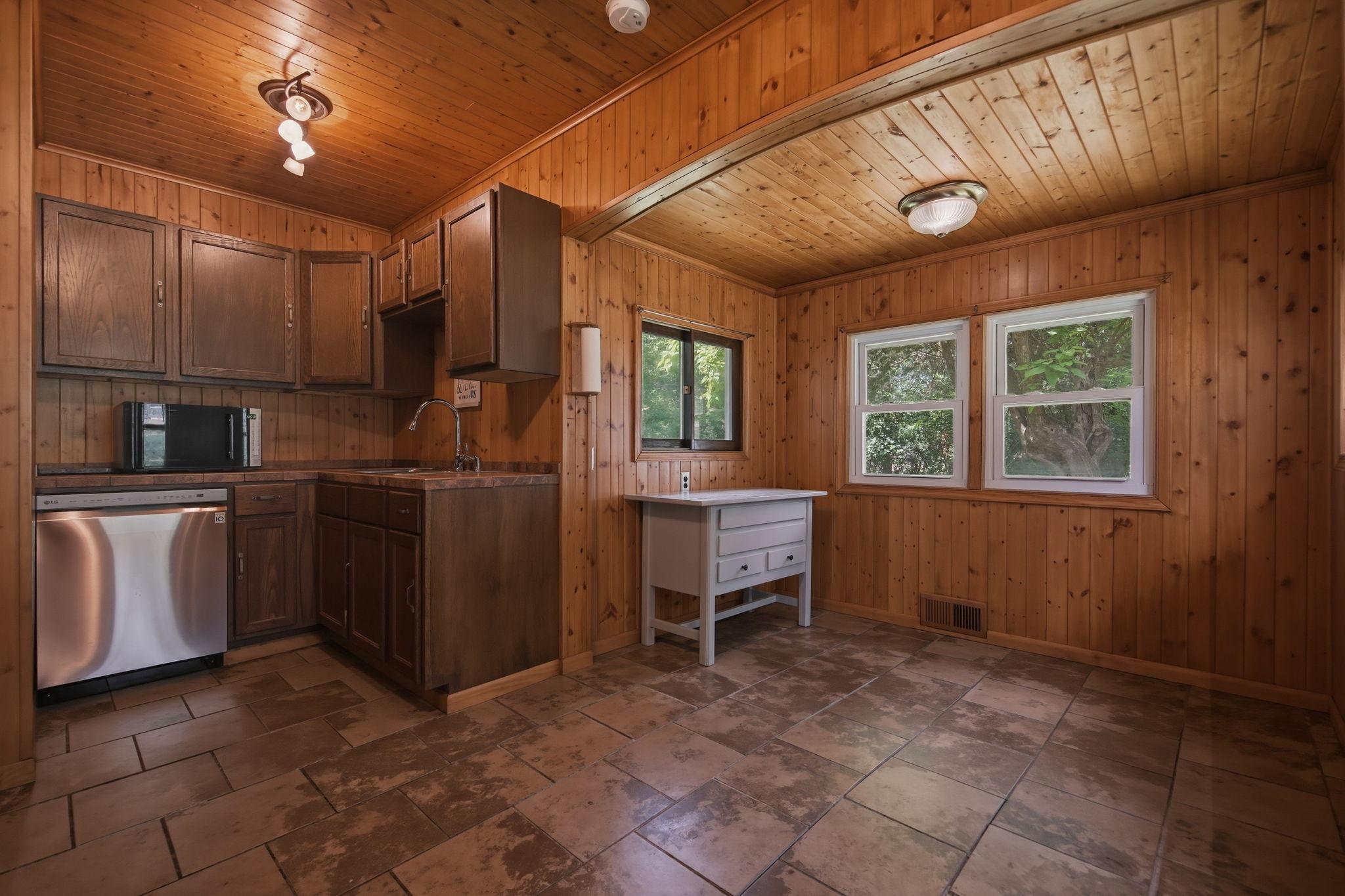402 Stewart Road Willernie, MN 55090 - Photo 17 of 38