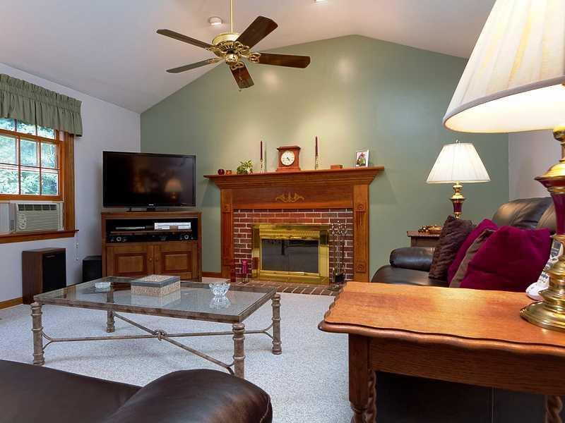 15 Mast Road Scarborough, ME 04074 - Photo 15 of 34 Den/Family/Great Room.