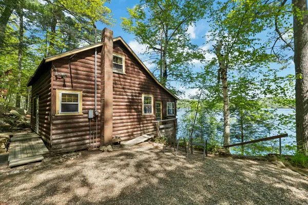 $885,000 | 72 South Shore Road, New Durham, NH 03855