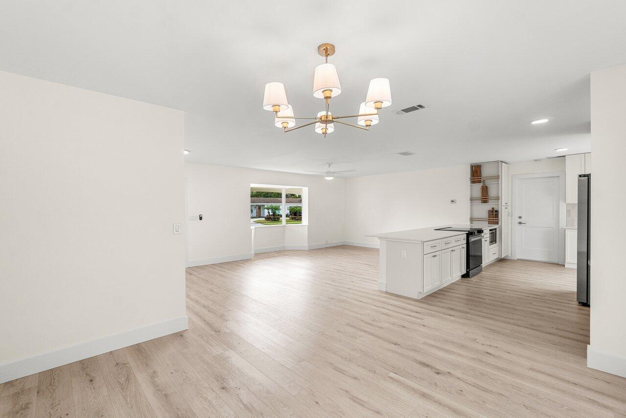 2433 Palm Road West Palm Beach, FL 33406 - Photo 11 of 45 LIVING ROOM