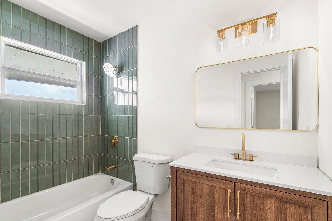 2433 Palm Road West Palm Beach, FL 33406 - Photo 21 of 45 BATHROOM