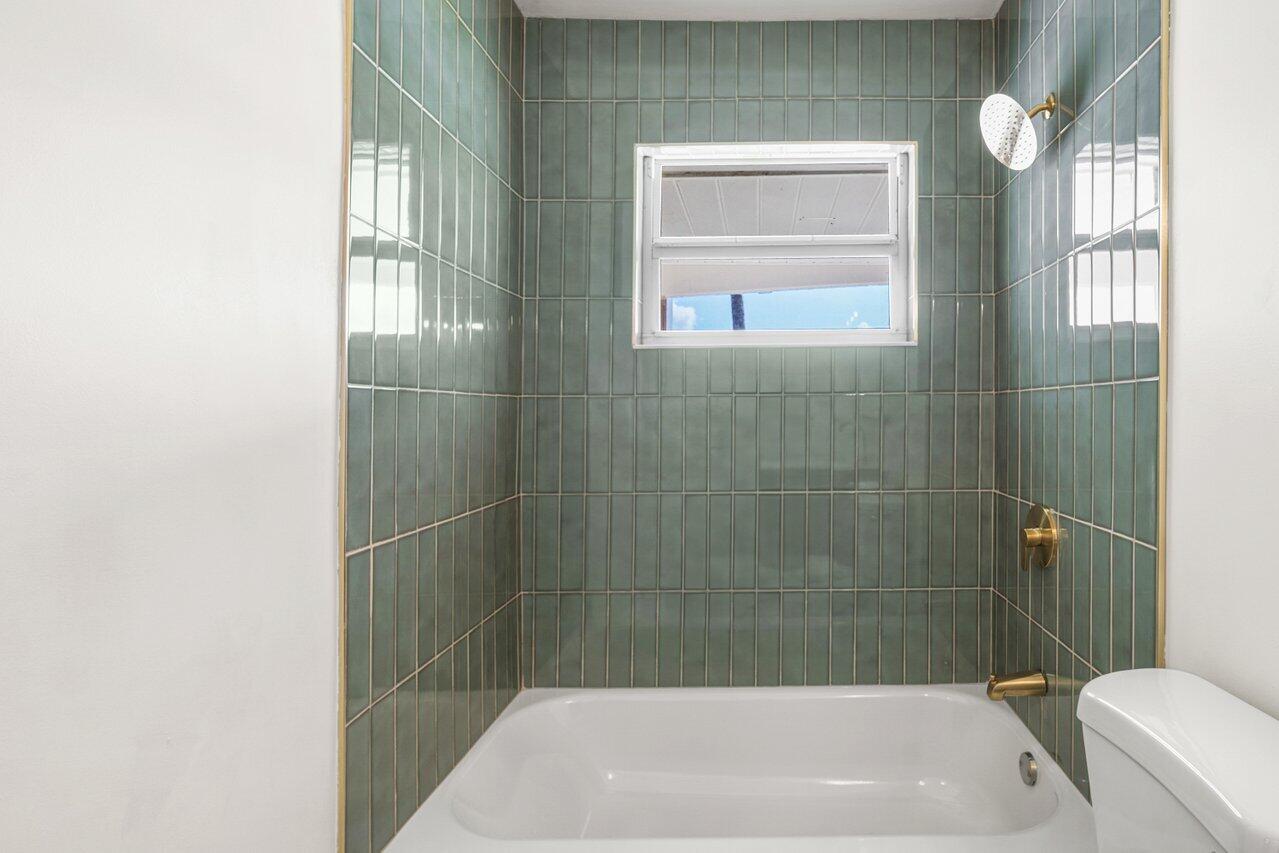 2433 Palm Road West Palm Beach, FL 33406 - Photo 22 of 45 GUEST BATH