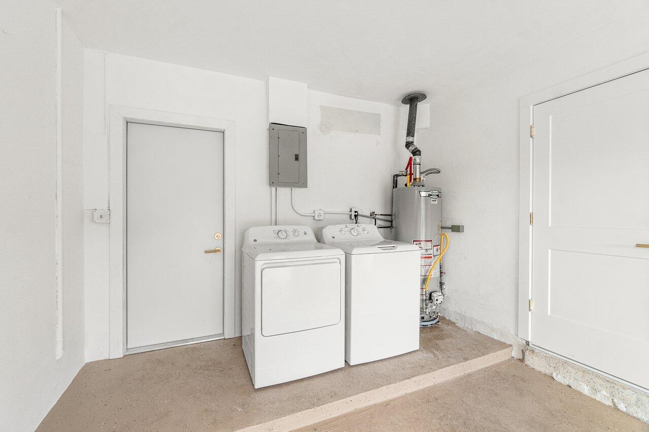 2433 Palm Road West Palm Beach, FL 33406 - Photo 31 of 45 GARAGE/ LAUNDRY