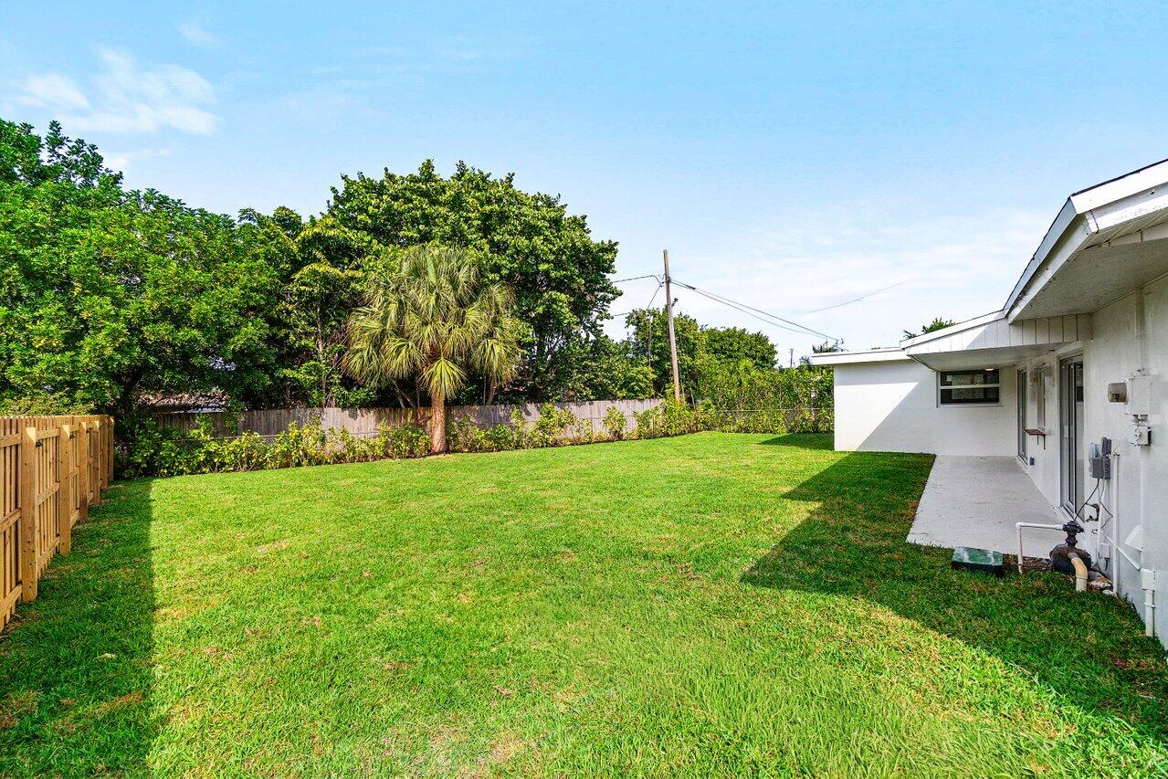 2433 Palm Road West Palm Beach, FL 33406 - Photo 35 of 45 BACKYARD