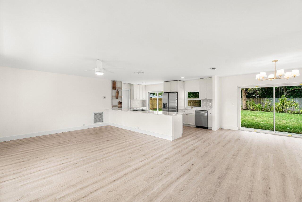 2433 Palm Road West Palm Beach, FL 33406 - Photo 5 of 45 ENTRY LIVING