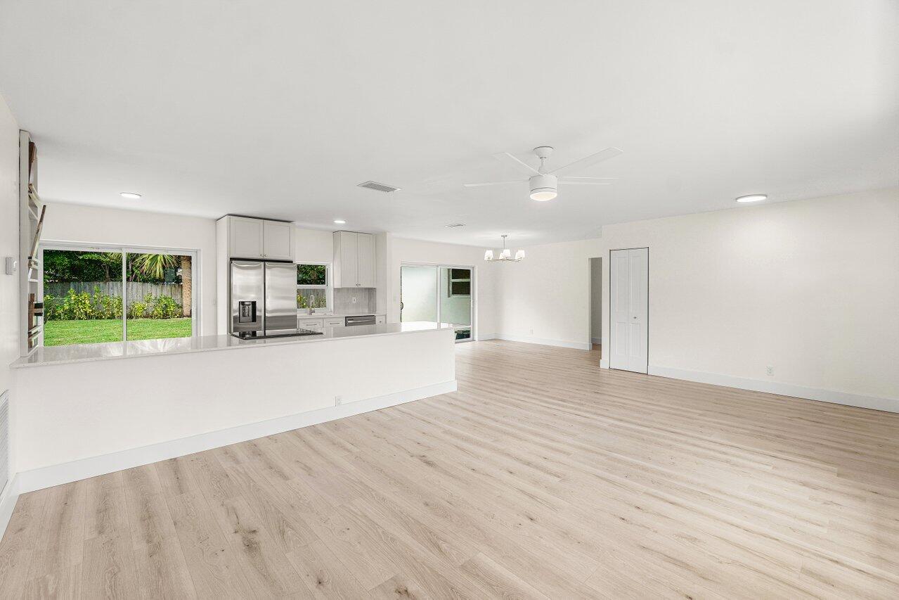2433 Palm Road West Palm Beach, FL 33406 - Photo 6 of 45 ENTRY LIVING