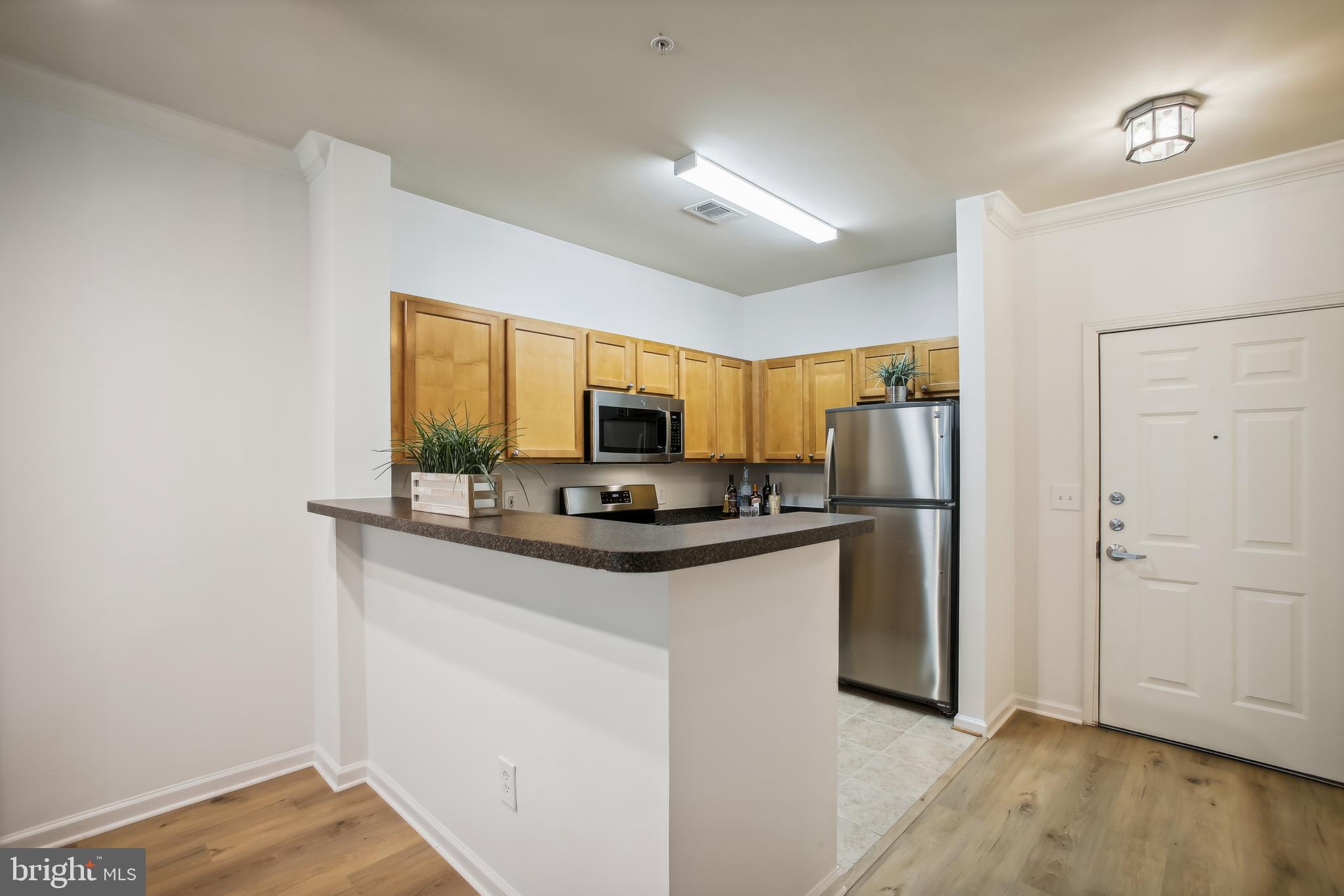 12000 Market Street, Unit 249 Reston, VA 20190 - Photo 10 of 58 Breakfast Bar