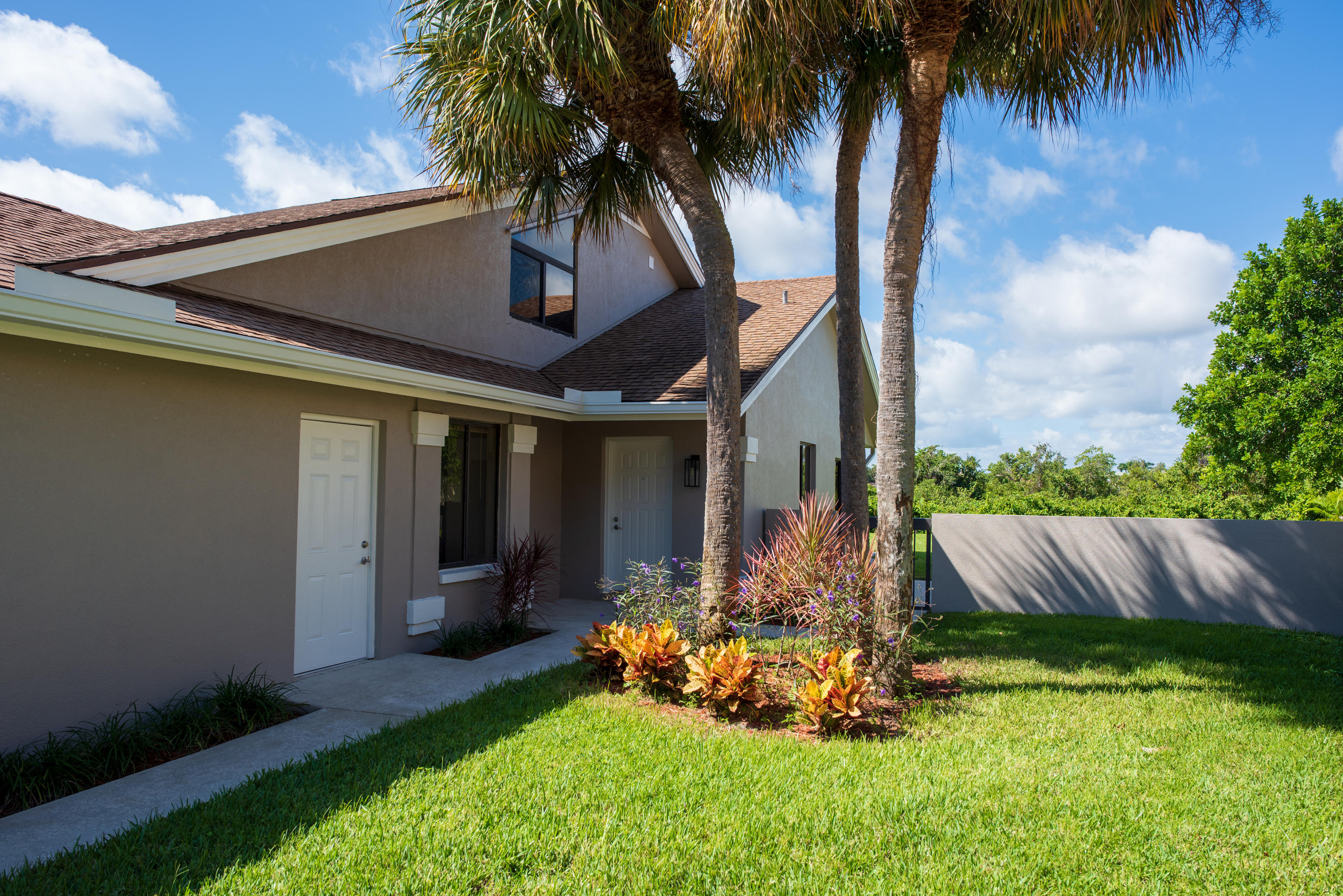 370 River Edge Road Jupiter, FL 33477 - Photo 3 of 26 DSC_3060Edit
