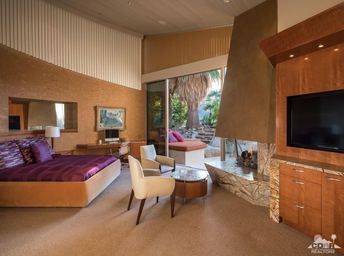 632 Pinnacle Crest Palm Desert, CA 92260 - Photo 44 of 52 a living room with furniture and a flat screen tv