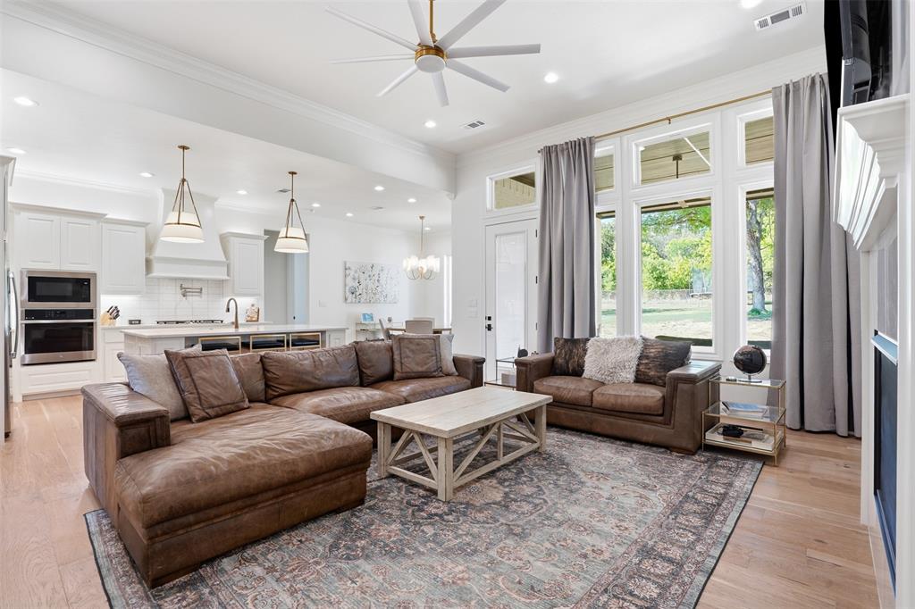 305 Glade Valley Road Azle, TX 76020 - Photo 7 of 34 Gallery Image 7