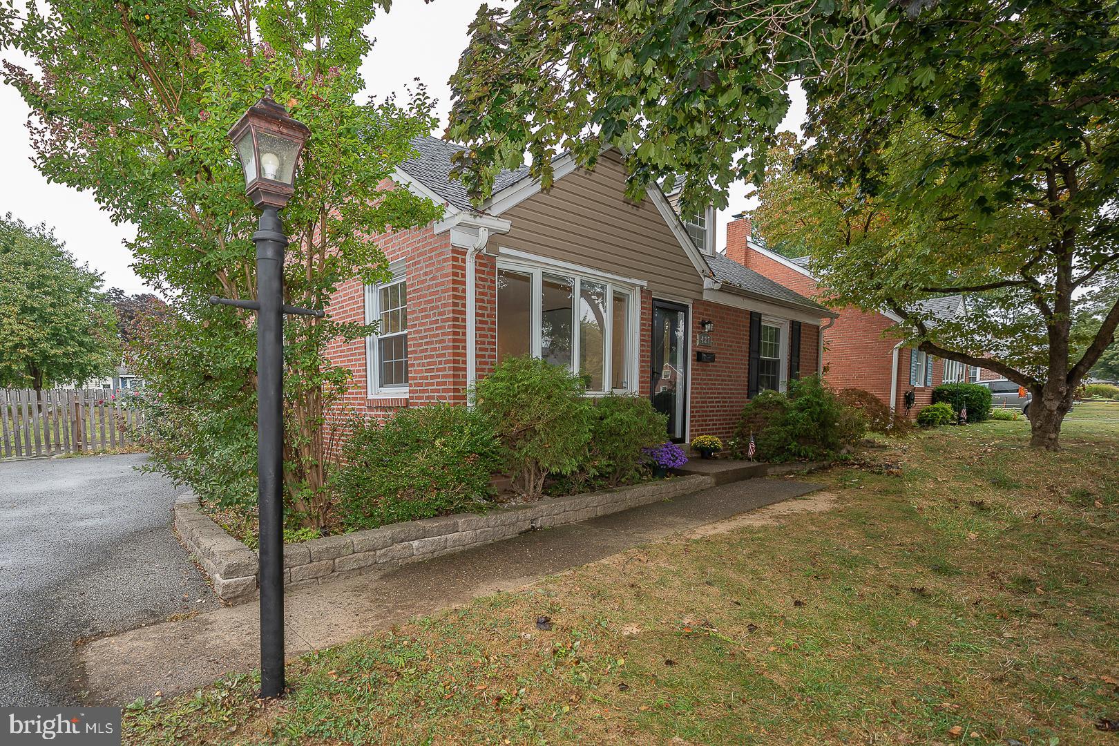 427 Wayne Avenue Springfield, PA 19064 - Photo 3 of 49