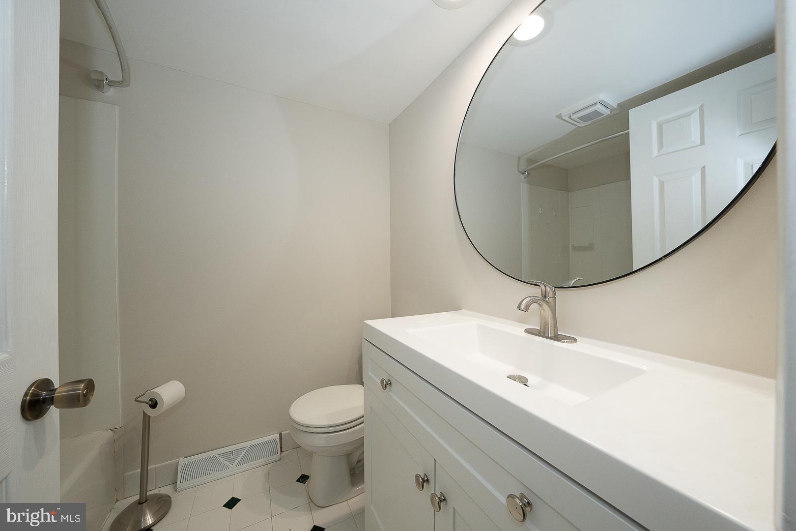 427 Wayne Avenue Springfield, PA 19064 - Photo 33 of 49 Hall Full Bath