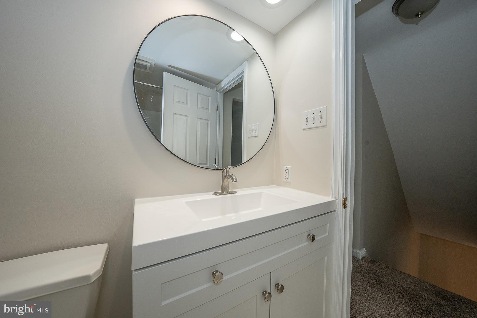 427 Wayne Avenue Springfield, PA 19064 - Photo 34 of 49 Hall Full Bath