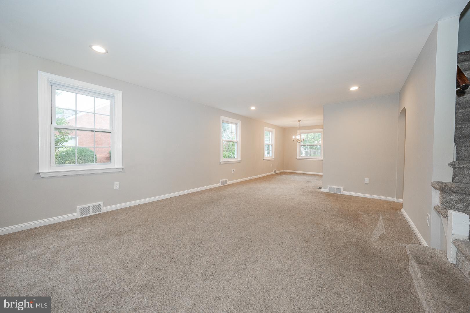 427 Wayne Avenue Springfield, PA 19064 - Photo 8 of 49 Living/Dining Room