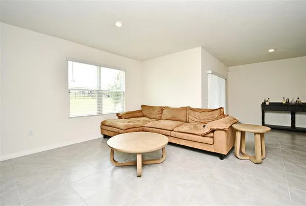 $3,000 | 440 Baroness Way, DeLand, FL 32724