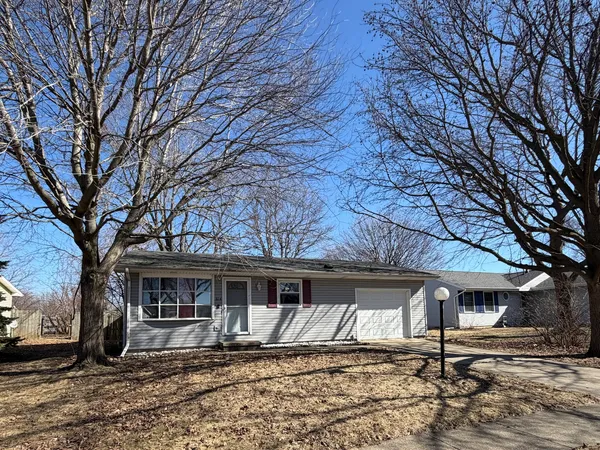 $194,900 | 614 Creve Coeur Drive, Champaign, IL 61822