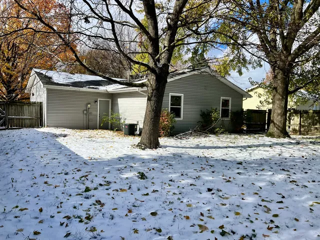 $194,900 | 614 Creve Coeur Drive, Champaign, IL 61822