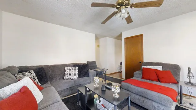 $194,900 | 614 Creve Coeur Drive, Champaign, IL 61822