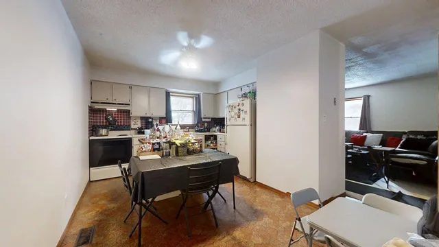 $194,900 | 614 Creve Coeur Drive, Champaign, IL 61822