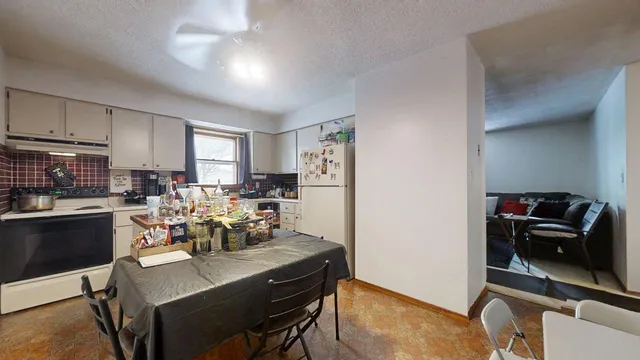 $194,900 | 614 Creve Coeur Drive, Champaign, IL 61822