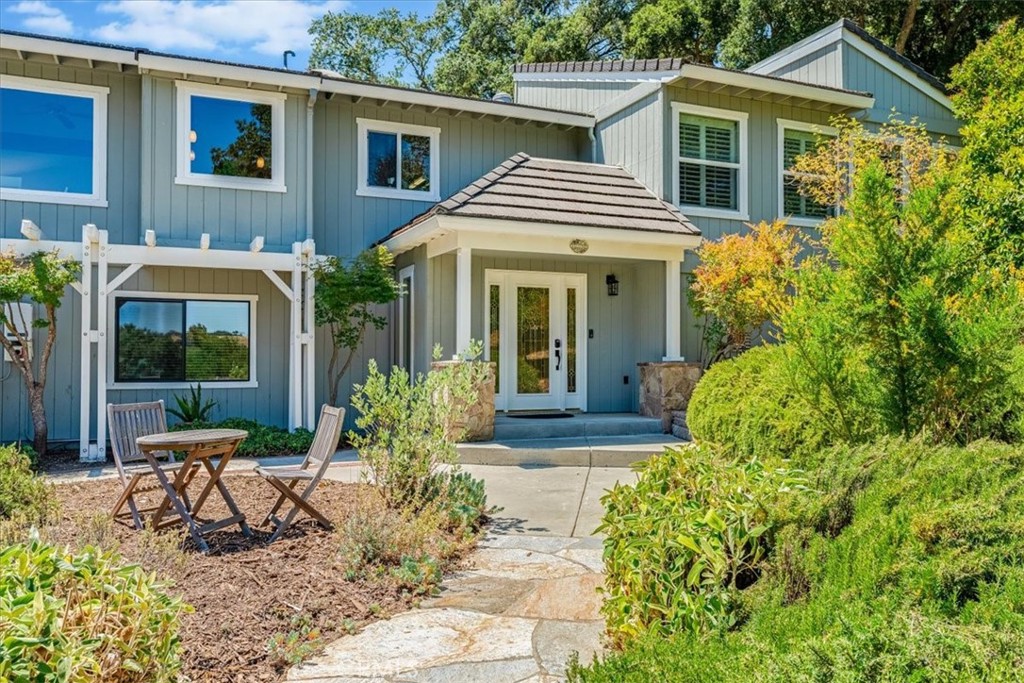 11555 Cenegal Road Atascadero, CA 93422 - Photo 4 of 57 a view of a house with backyard and sitting area