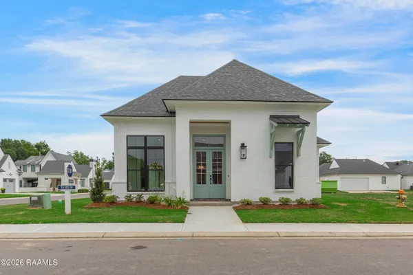 $377,600 | 112 Tea Rose Drive, Broussard, LA 70518