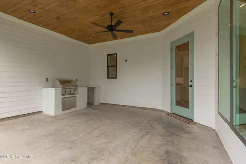 $377,600 | 112 Tea Rose Drive, Broussard, LA 70518