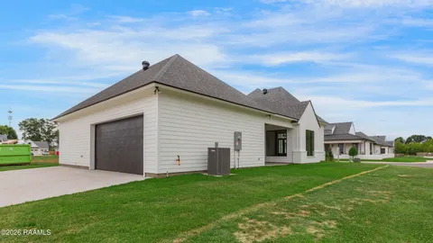 $377,600 | 112 Tea Rose Drive, Broussard, LA 70518