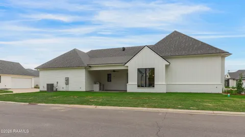 $377,600 | 112 Tea Rose Drive, Broussard, LA 70518