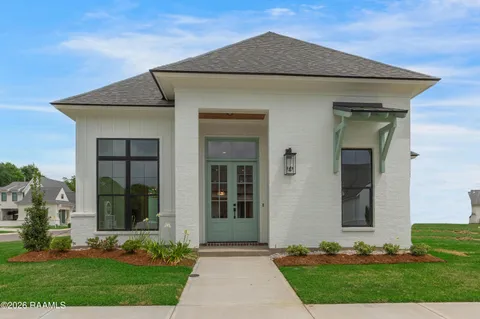 $377,600 | 112 Tea Rose Drive, Broussard, LA 70518
