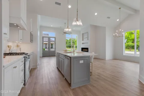 $377,600 | 112 Tea Rose Drive, Broussard, LA 70518