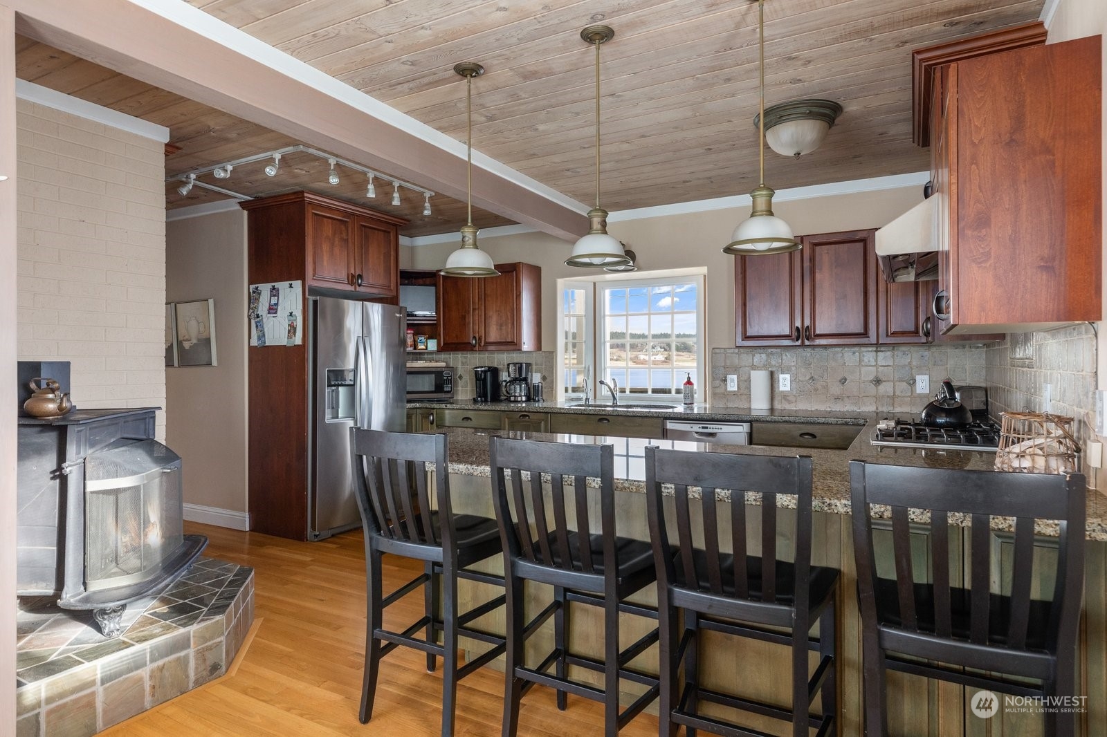 2593 West Beach Road Oak Harbor, WA 98277 - Photo 17 of 40 Gallery Image 17