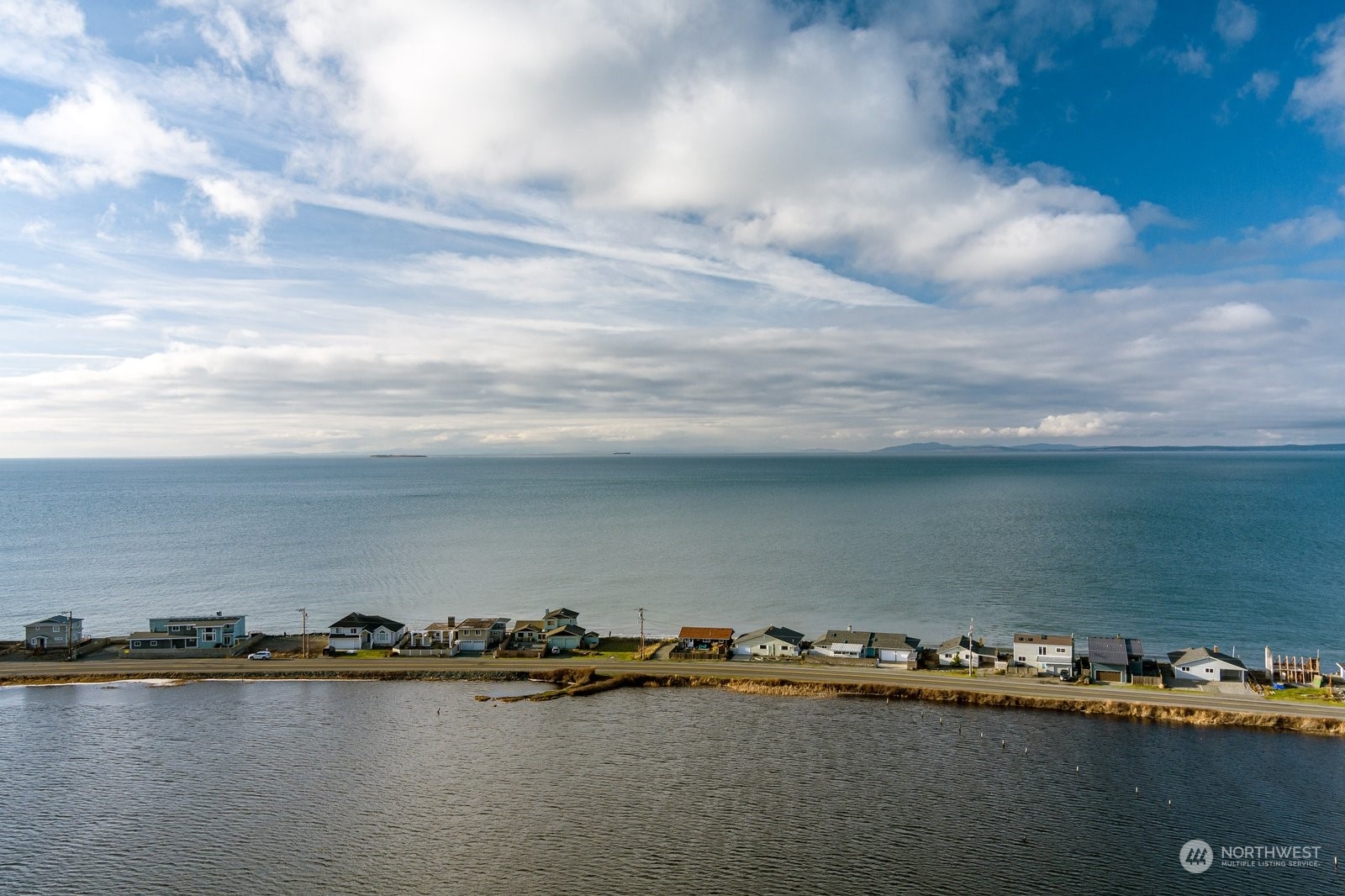 2593 West Beach Road Oak Harbor, WA 98277 - Photo 6 of 40 Gallery Image 6