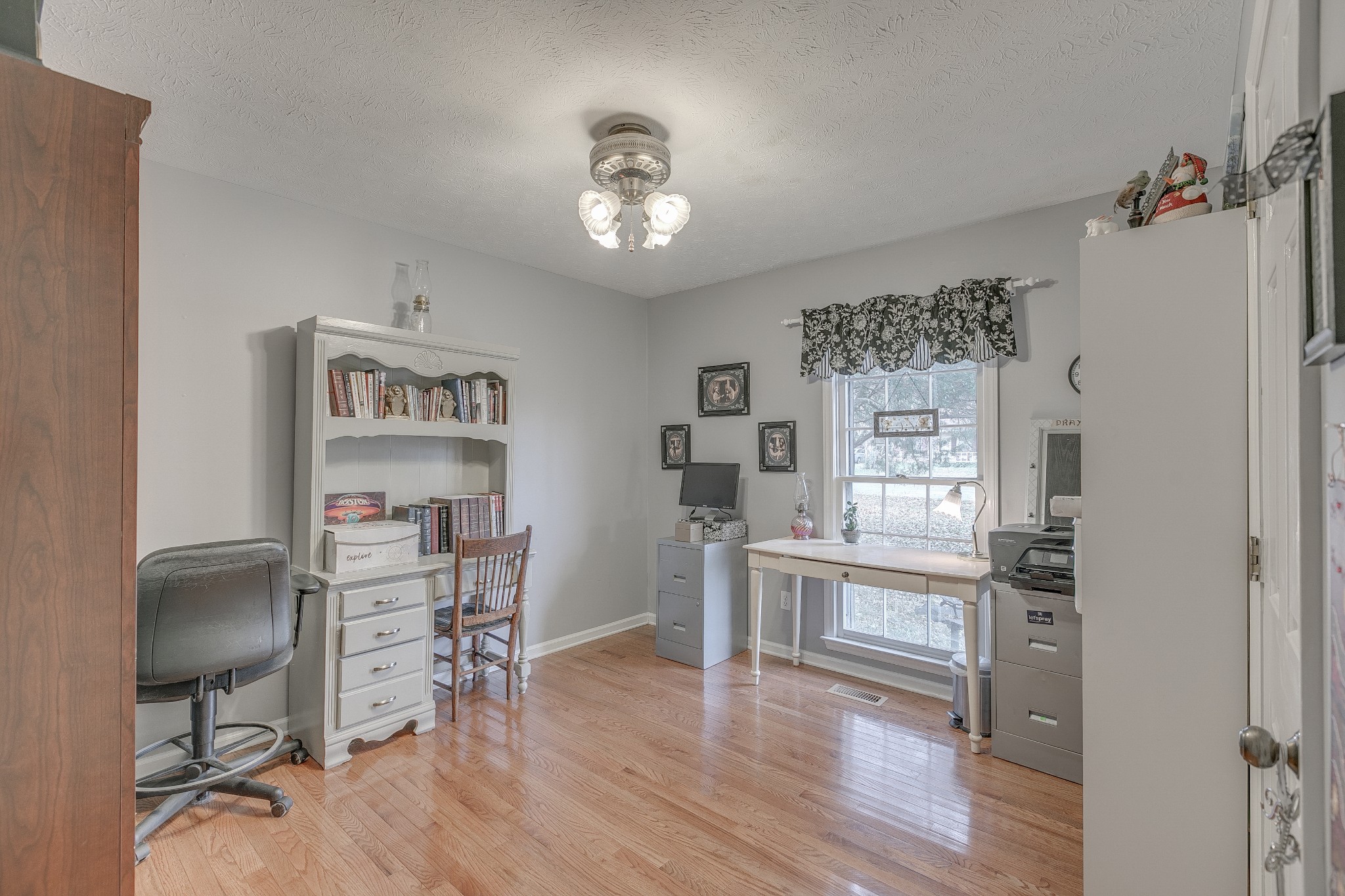 3385 Ridgefield Drive Murfreesboro, TN 37129 - Photo 13 of 25 a view of a workspace with furniture and wooden floor