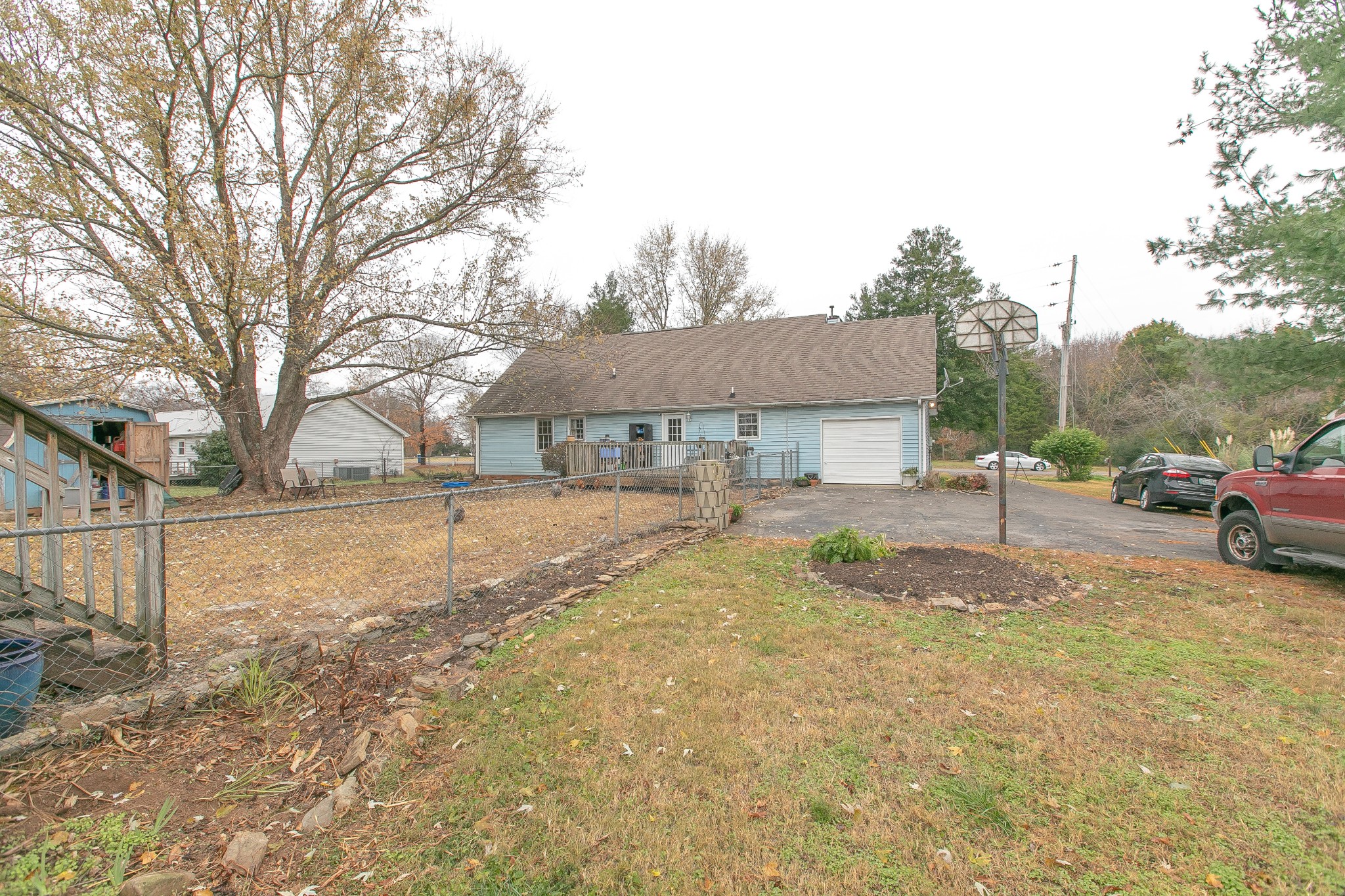 3385 Ridgefield Drive Murfreesboro, TN 37129 - Photo 20 of 25 a backyard of a house with table and chairs