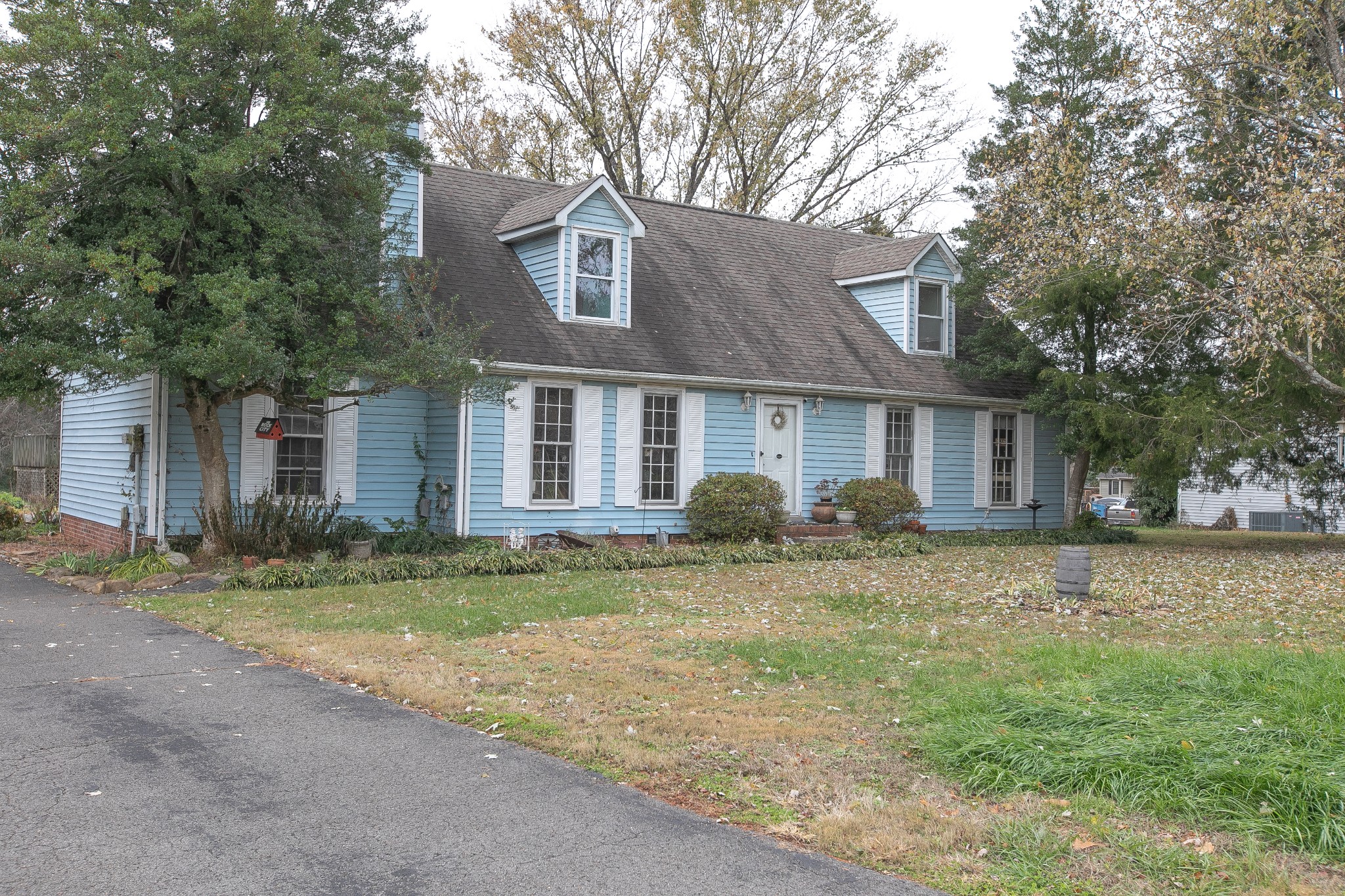 3385 Ridgefield Drive Murfreesboro, TN 37129 - Photo 2 of 25 a front view of a house with a yard