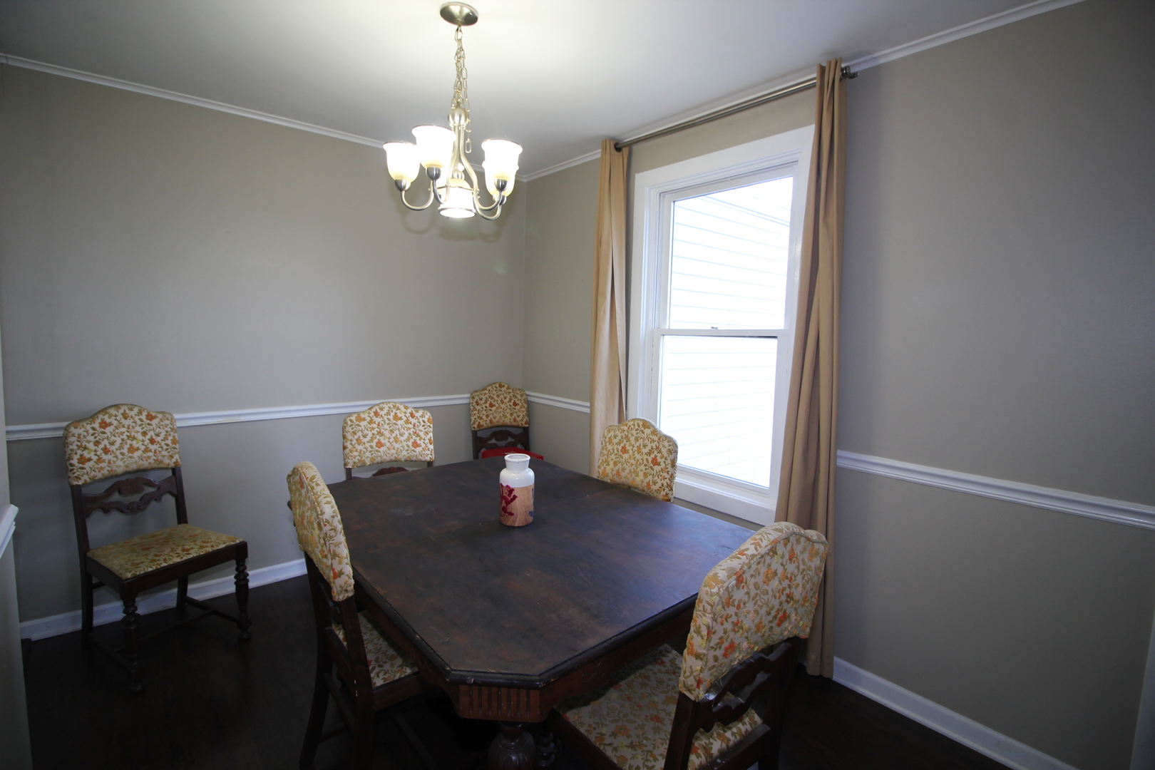 8001 South Kilpatrick Avenue Chicago, IL 60652 - Photo 6 of 25 a view of a dining room with a table and chairs