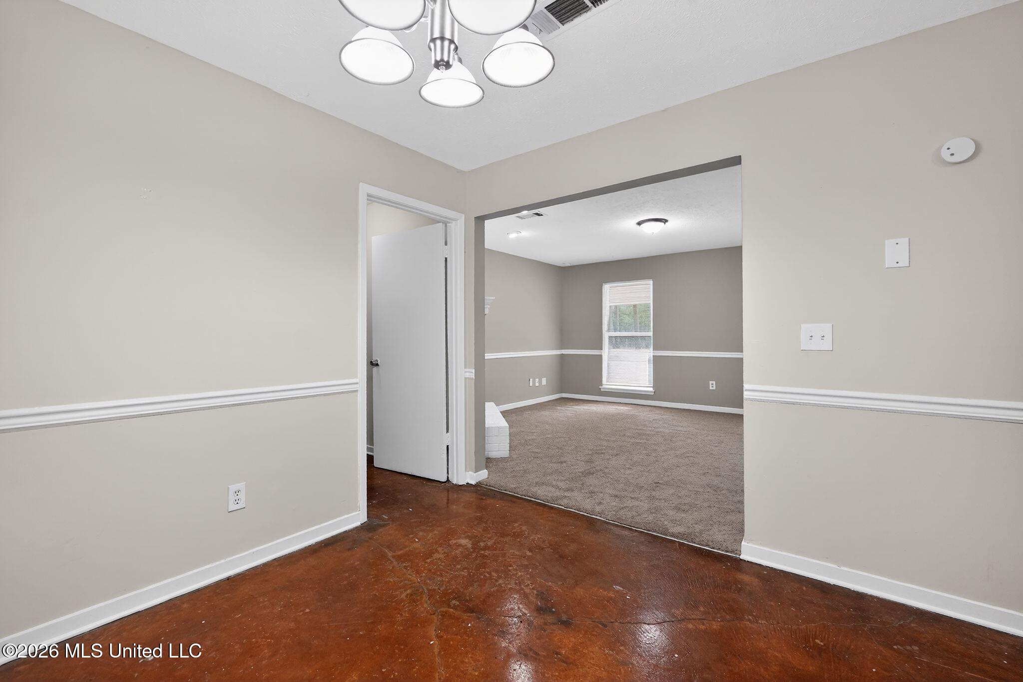 1418 Cooks Avenue Jackson, MS 39212 - Photo 11 of 36 11_1418_Cooks_Ave_Jackson_MS_39212-Livin