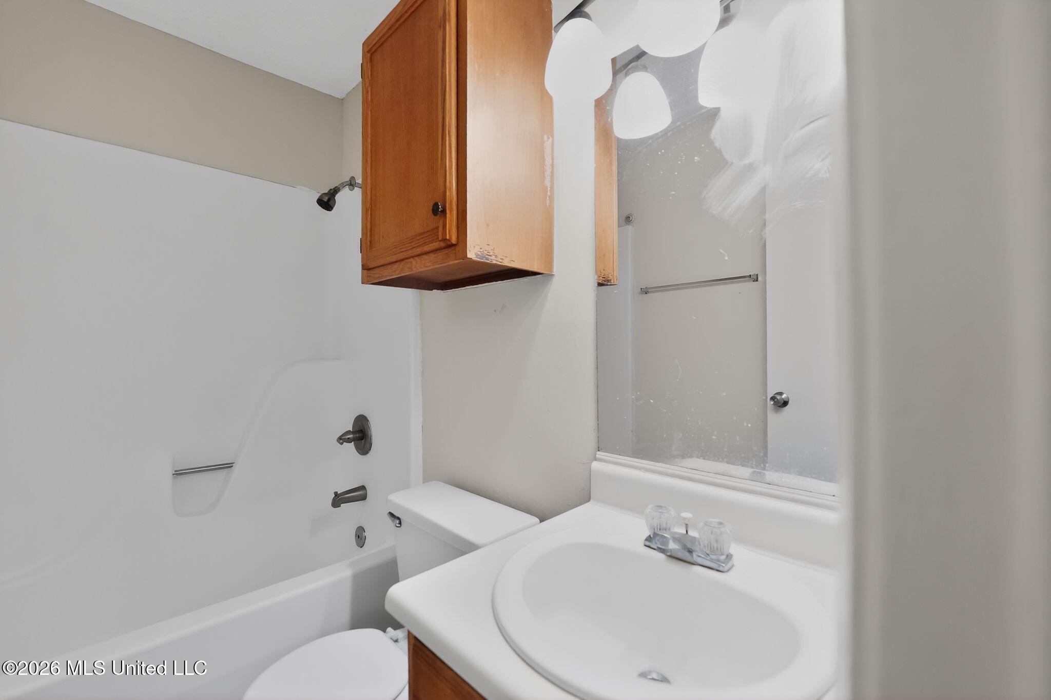 1418 Cooks Avenue Jackson, MS 39212 - Photo 32 of 36 32_1418_Cooks_Ave_Jackson_MS_39212-Bathr