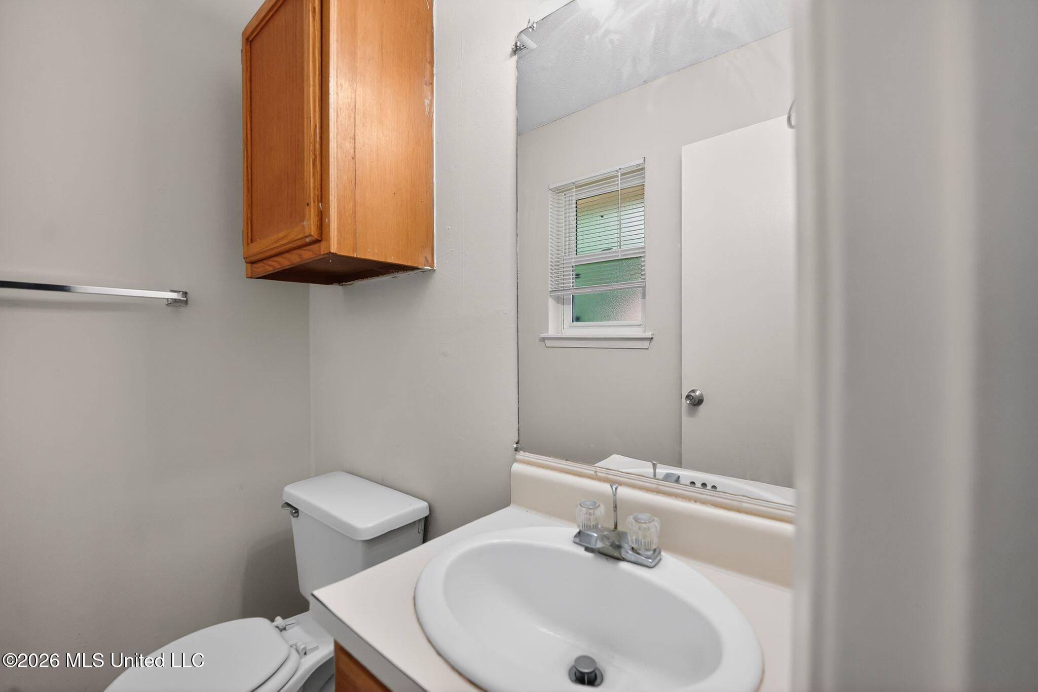 1418 Cooks Avenue Jackson, MS 39212 - Photo 35 of 36 35_1418_Cooks_Ave_Jackson_MS_39212-Bathr