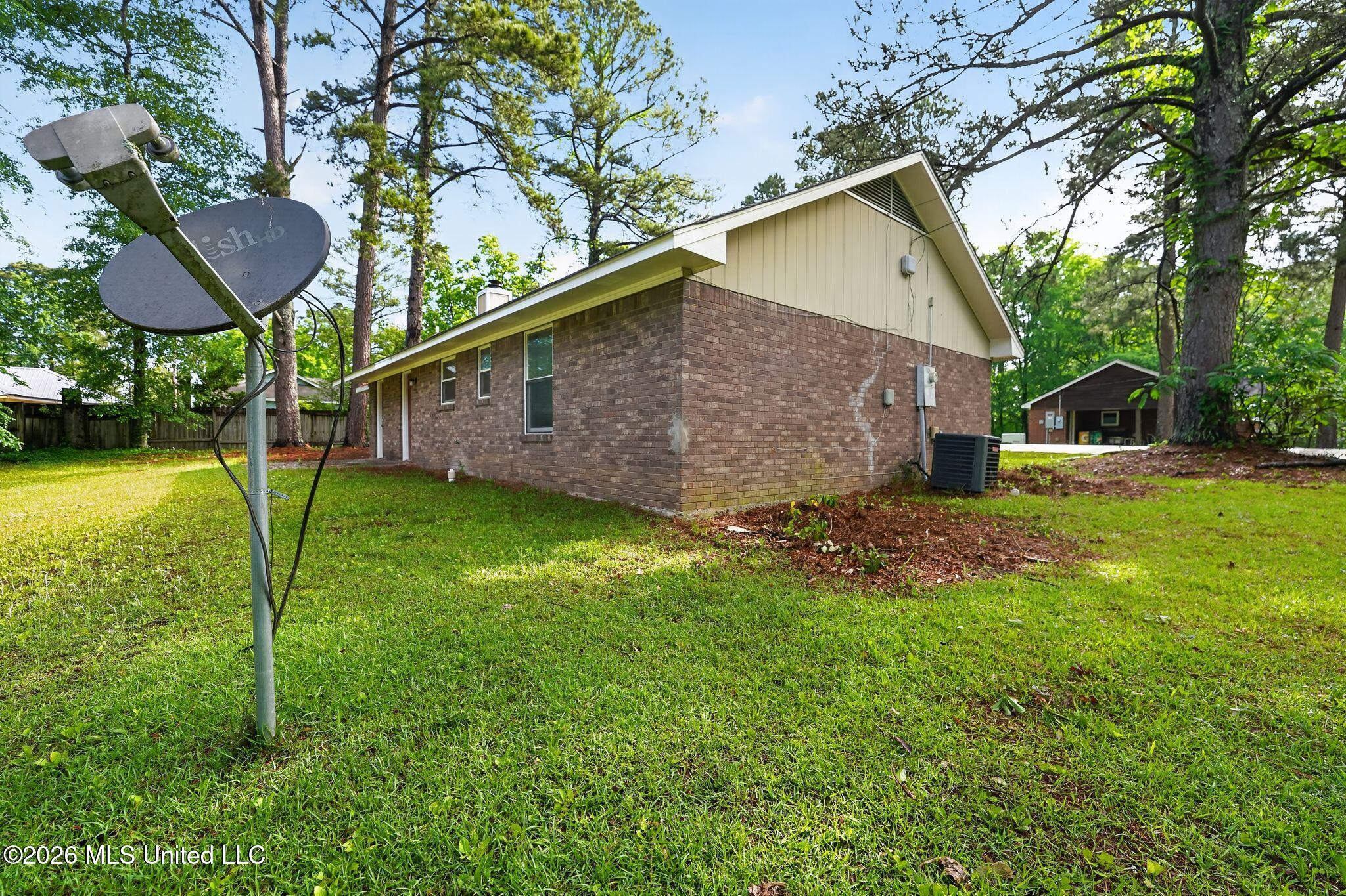 1418 Cooks Avenue Jackson, MS 39212 - Photo 4 of 36 04_1418_Cooks_Ave_Jackson_MS_39212-Exter