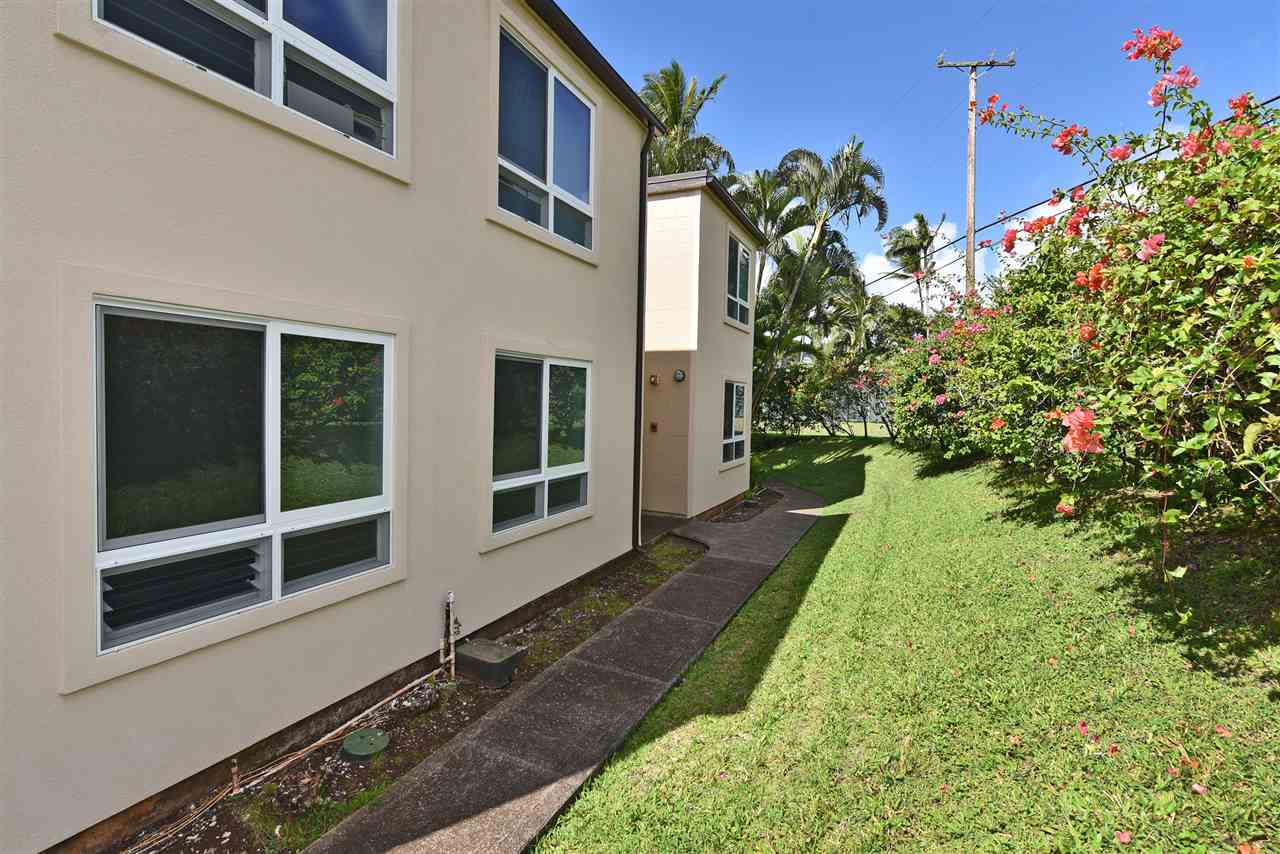 120 Hui Rd F, Unit B5 Lahaina, HI 96761 - Photo 12 of 28 a view of a house with a yard and potted plants