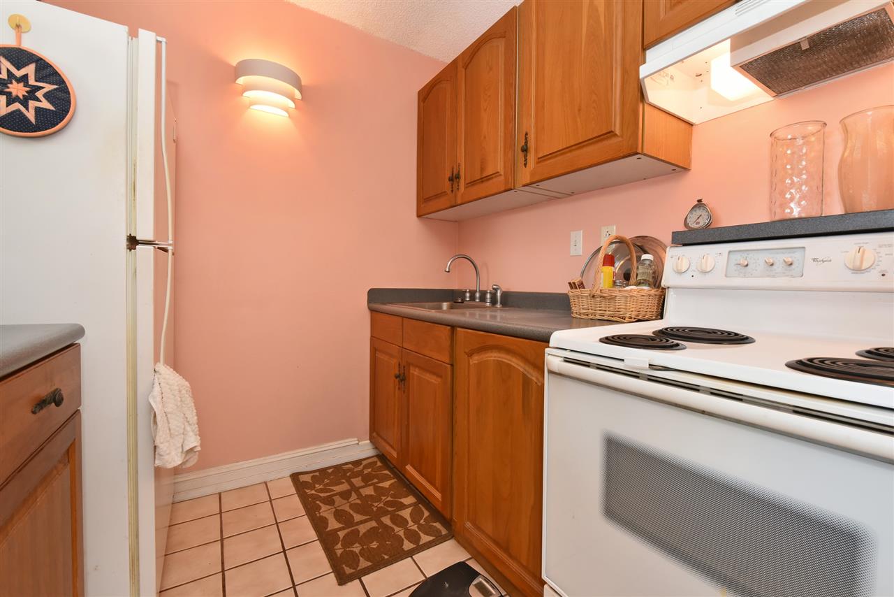 120 Hui Rd F, Unit B5 Lahaina, HI 96761 - Photo 17 of 28 a utility room with dryer and washer