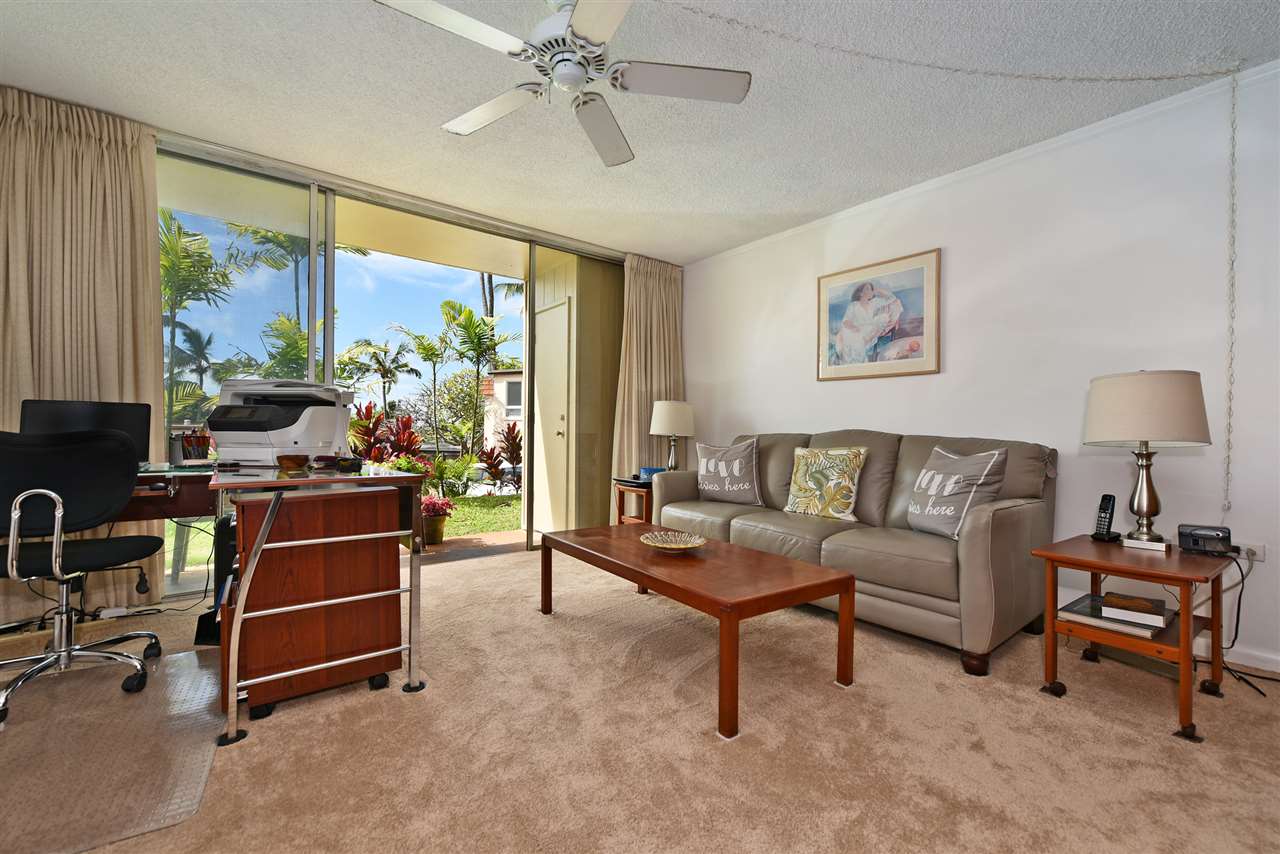 120 Hui Rd F, Unit B5 Lahaina, HI 96761 - Photo 23 of 28 a living room with furniture and a window