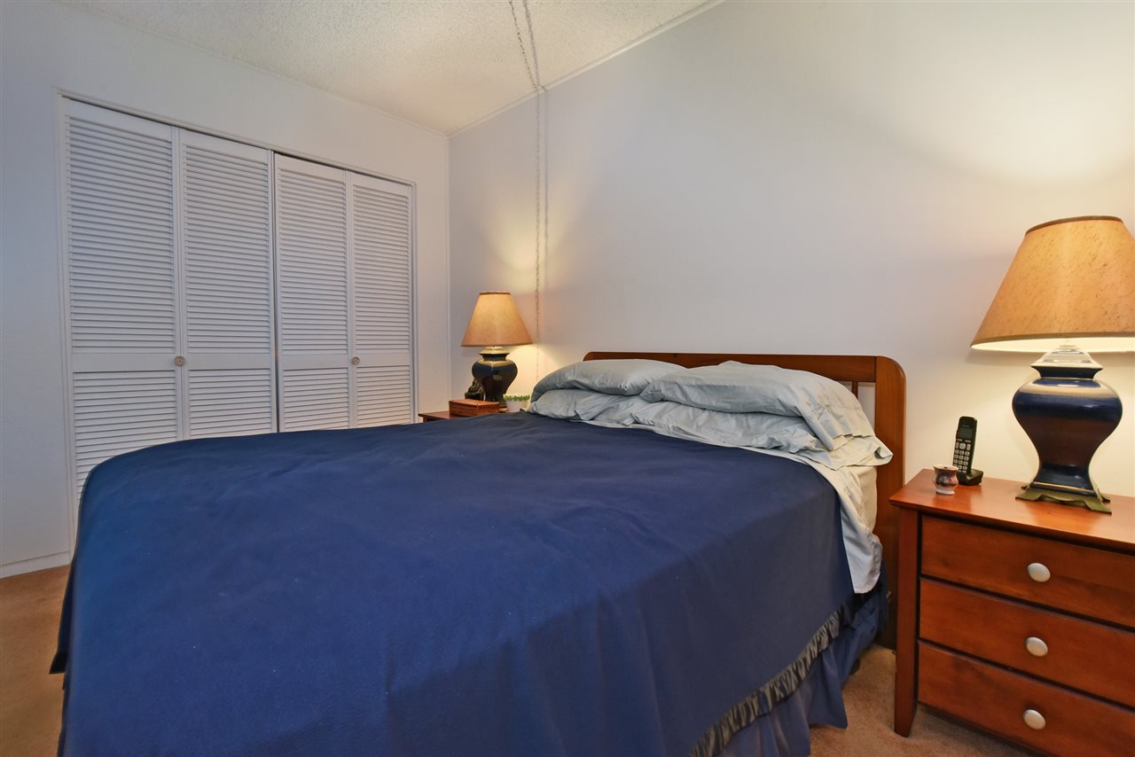 120 Hui Rd F, Unit B5 Lahaina, HI 96761 - Photo 6 of 28 a bedroom with a bed and a lamp on the dresser