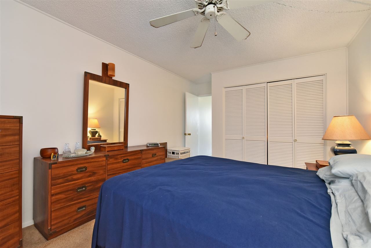 120 Hui Rd F, Unit B5 Lahaina, HI 96761 - Photo 7 of 28 a bedroom with a bed and a chandelier