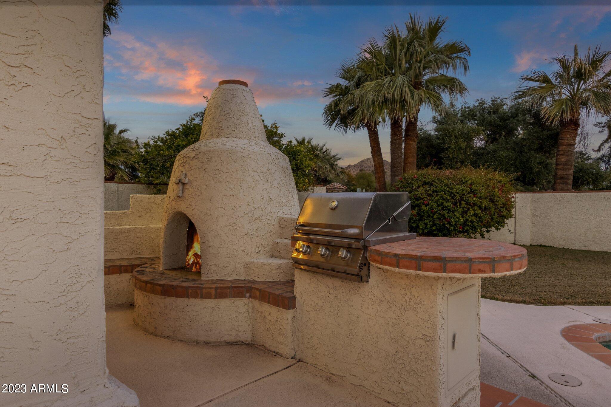 4554 East Pebble Ridge Road Paradise Valley, AZ 85253 - Photo 19 of 59 Built-in BBQ/Fireplace