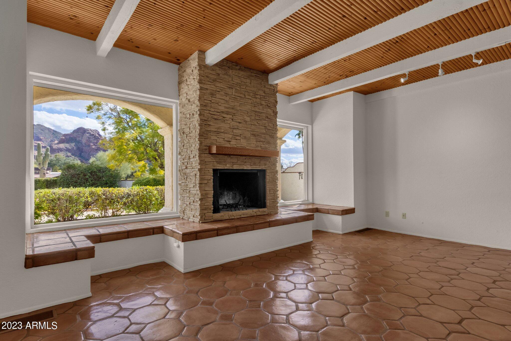 4554 East Pebble Ridge Road Paradise Valley, AZ 85253 - Photo 20 of 59 Living Room